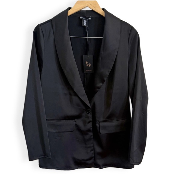 Sincerly Jules Jackets & Blazers - Sincerely Jules NEW WITH TAGS Women’s Blazer faux pockets silky black Sz Medium